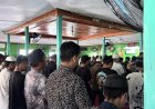 Prajurit Yonif TP 860/NSK Sholat Jumat Bersama Warga di Masjid Nurul Anwar Waropen