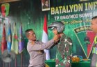 Peringati HUT ke-71 Lalu Lintas, Polres Waropen Bagikan Helm dan Edukasi Prajurit Yonif TP 860/NSK