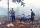 Sinergi Babinsa, Bhabinkamtibmas dan Masyarakat Padamkan Kebakaran Lahan di Kampung Metaat Makmur Elikobel