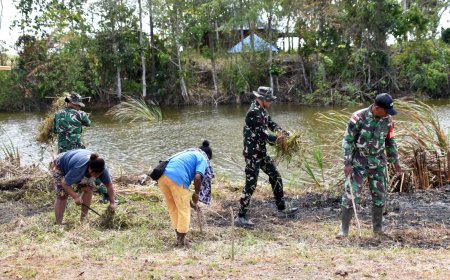 Jelang Festival Kali Maro, Personel Kodim 1707/Merauke Turun Langsung Bersihkan Kawasan Wisata