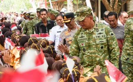 Pangdam IV Diponegoro Tinjau Jembatan Gantung Merah Putih dan Resmikan Sumur Bor di Pati