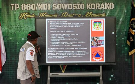 Prajurit Yonif TP 860/NSK dan BPBD Waropen Latih Kesiapsiagaan Hadapi Bahaya Kebakaran