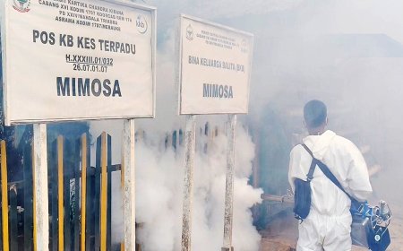 Cegah DBD dan Malaria, Kodim 1707/Merauke Bersama Denkesyah Lakukan Fogging di Lingkungan Asrama