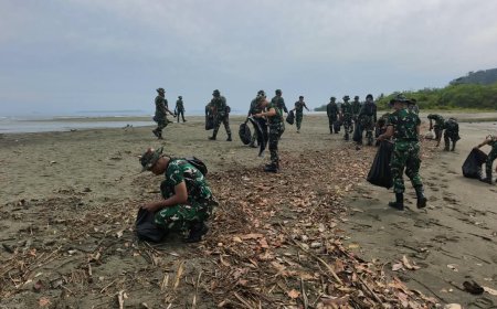 Danyonif TP 804 bersama Prajuritnya Mengikuti kegiatan Penanaman Mangrove Dipantai Korowa Nabire dalam rangka HUT ke-81 TNI