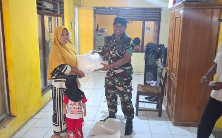 Babinsa Pedeslohor Dampingi Penyaluran Bantuan Pangan, Pastikan Berjalan Tertib dan Lancar