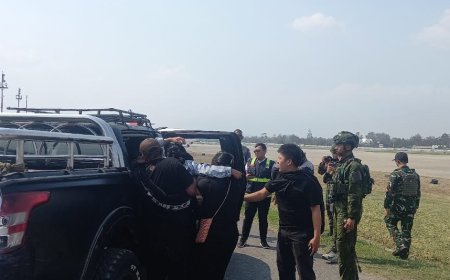 Dari Mbua ke Wamena, Istri Aris Sanda Tiba di Rumah Duka