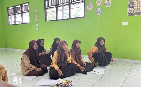 Prajurit Yonif TP 860/NSK Bekali Siswa MTs Ma’arif NU Waropen Wawasan Kebangsaan dan Kepramukaan
