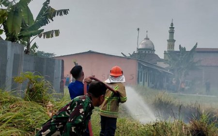 Gerak Cepat Koramil 02/Tegal Timur Padamkan Karhutla di Slerok