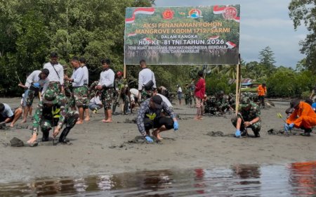 Yonif TP 809/NTM Bersama Masyarakat dan Pelajar Tanam Mangrove di Pantai Kodok Sarmi