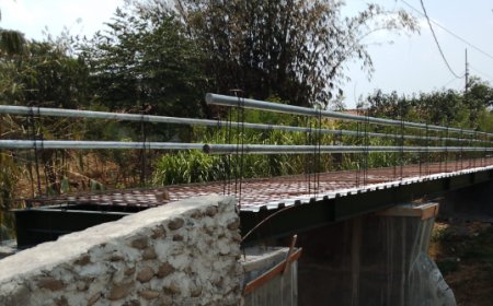 Kodim 0712/Tegal Bersama Warga Jatimulya Terus Kebut Progres Pembangunan Jembatan Gantung Garuda di Sungai Cenang