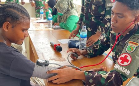 Yonif TP 809/NTM Gelar Bakti Kesehatan Bersama Puskesmas dan Kodim Sarmi