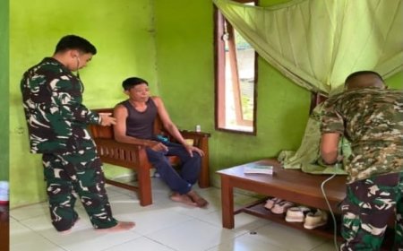 Yonif TP 860/NSK Gelar SI CEPAT, Prajurit Datangi Rumah Warga Berikan Layanan Kesehatan Gratis