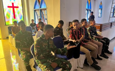 Prajurit Yonif TP 860/NSK Ikuti Ibadah Minggu Bersama Jemaat GKI Bethania Waren