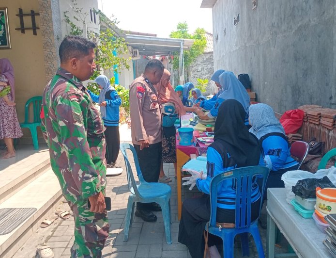 Babinsa Slerok Dampingi Posyandu ILP Nakula 1, Dorong Masyarakat Peduli Kesehatan