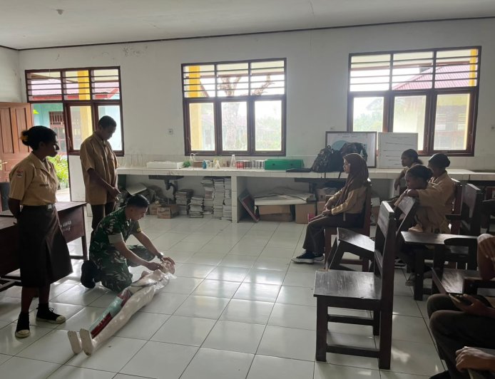 Prajurit Yonif TP 860/NSK Berikan Edukasi dan Motivasi kepada Siswa SMA URFAS