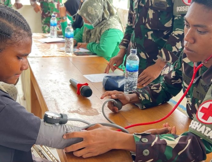 Yonif TP 809/NTM Gelar Bakti Kesehatan Bersama Puskesmas dan Kodim Sarmi