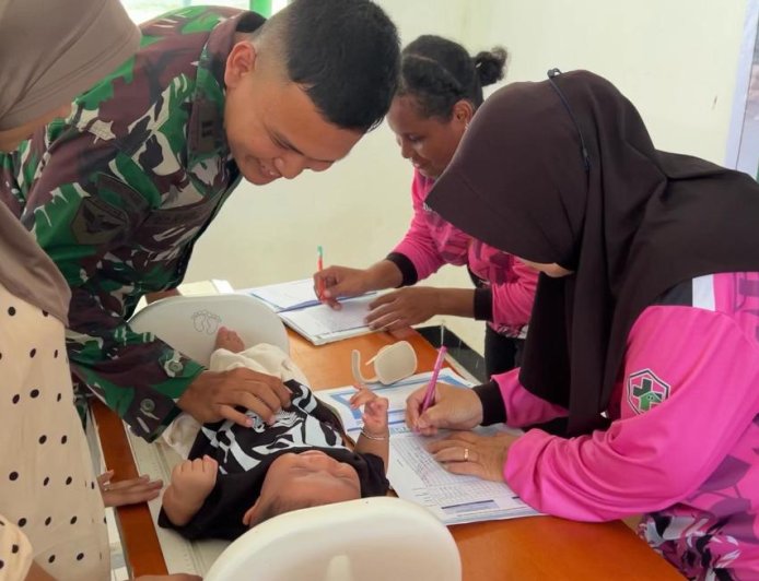 Yonif TP 809/NTM Gelar Posyandu bagi Keluarga Prajurit dalam Rangka HUT TNI ke-81