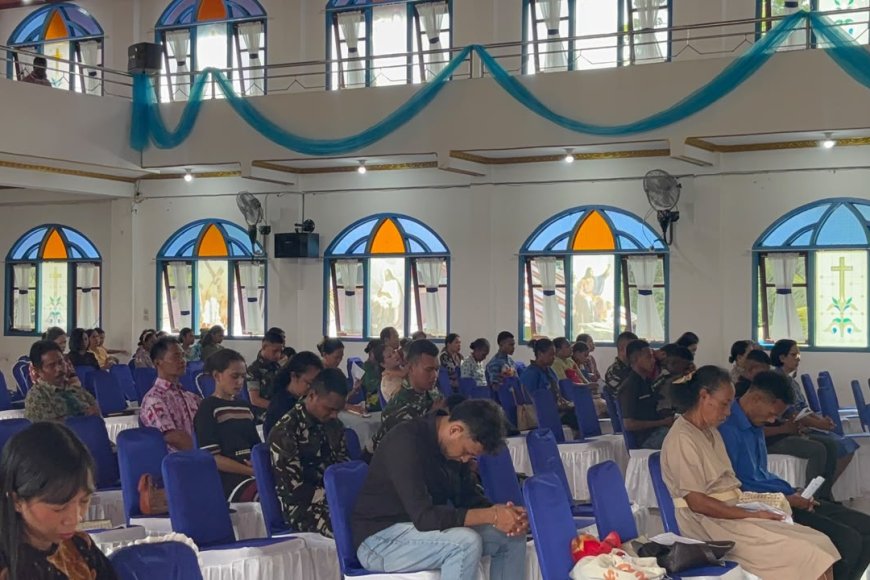 Prajurit Yonif TP 860/NSK Ikuti Ibadah Minggu Bersama Jemaat GKI Bethania Waren