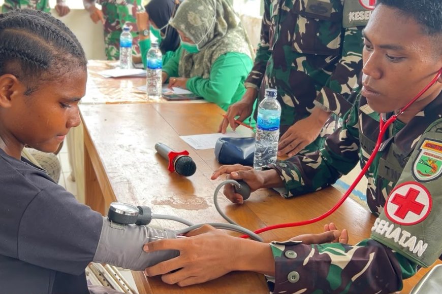 Yonif TP 809/NTM Gelar Bakti Kesehatan Bersama Puskesmas dan Kodim Sarmi