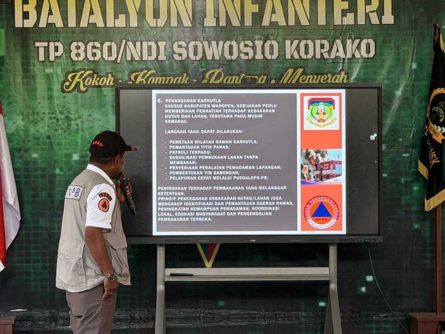 Prajurit Yonif TP 860/NSK dan BPBD Waropen Latih Kesiapsiagaan Hadapi Bahaya Kebakaran