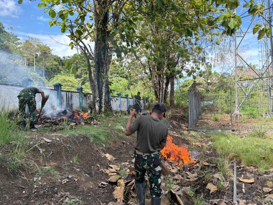 Prajurit Yonif TP 860/NSK Bersihkan Musholla Al Musafirin di Pelabuhan Pindemani Waren, Wujud Nyata Kemanunggalan TNI dan Rakyat