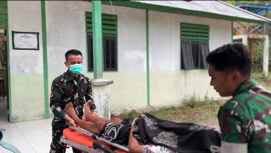 Ambulans Dihentikan Warga, Tim Kesehatan Yonif TP 860/NSK Sigap Tangani Pasien Darurat di Kampung Botawa