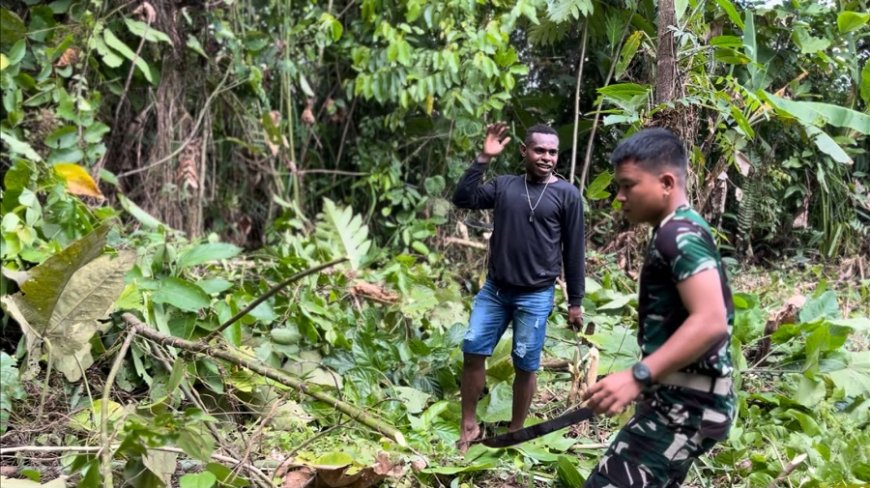 Wujud Kepedulian kepada Masyarakat, Yonif TP 809/NTM Laksanakan Karya Bakti di Pasar Kampung Kasukwe