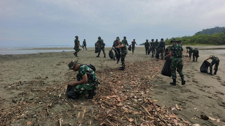 Danyonif TP 804 bersama Prajuritnya Mengikuti kegiatan Penanaman Mangrove Dipantai Korowa Nabire dalam rangka HUT ke-81 TNI