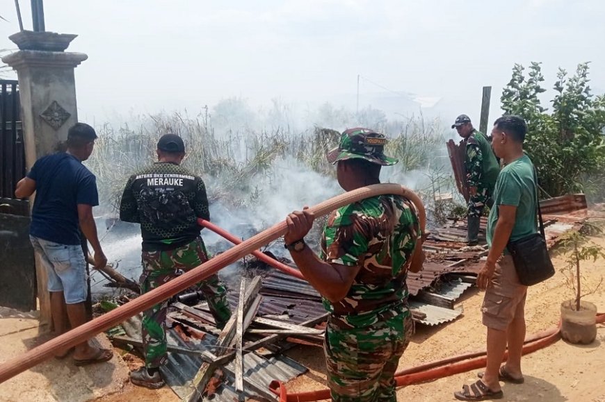 Padamkan Kebakaran, Kodim 1707/Merauke Cegah Api Merambat ke Permukiman Warga di Ternate