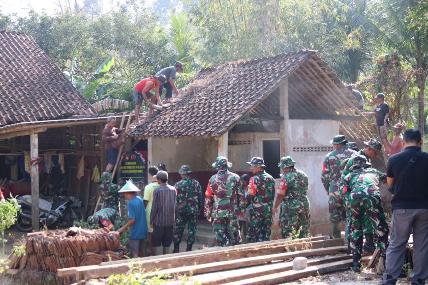 Karya Bakti Kodim 0704 Banjarnegara Rehab MCK dan Tempat Wudu Mushola Al Ma’arif