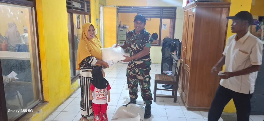 Babinsa Pedeslohor Dampingi Penyaluran Bantuan Pangan, Pastikan Berjalan Tertib dan Lancar