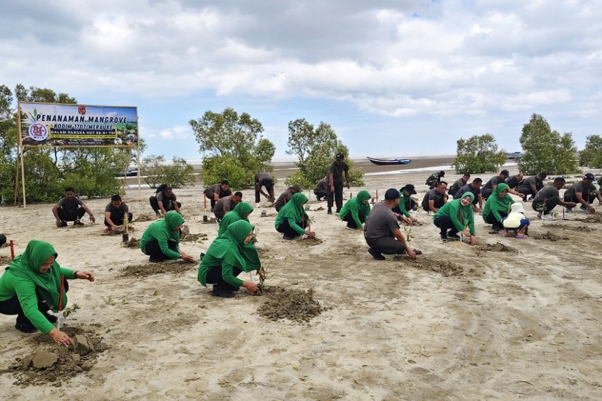 Menjaga Pantai dan Masa Depan, Personel Kodim 1707/Merauke Bersama Masyarakat Tanam Mangrove di Pantai Payum