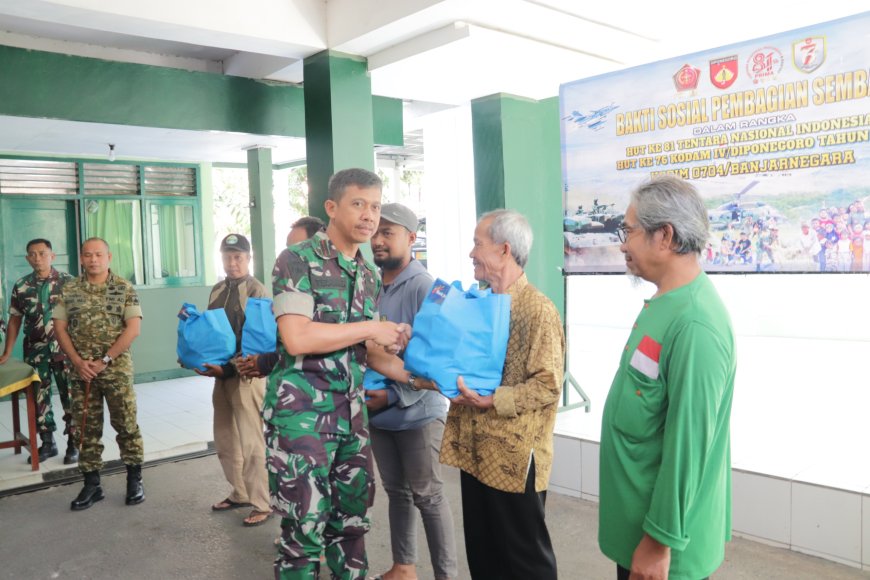 HUT TNI ke-81 Kodim Banjarnegara Bagikan Sembako untuk Warga