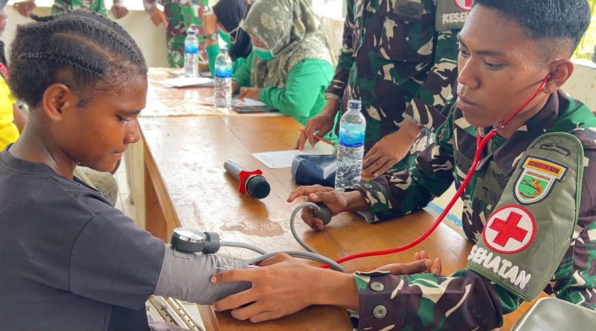 Yonif TP 809/NTM Gelar Bakti Kesehatan Bersama Puskesmas dan Kodim Sarmi