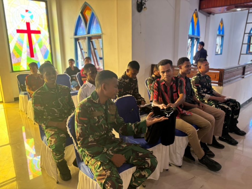Prajurit Yonif TP 860/NSK Ikuti Ibadah Minggu Bersama Jemaat GKI Bethania Waren