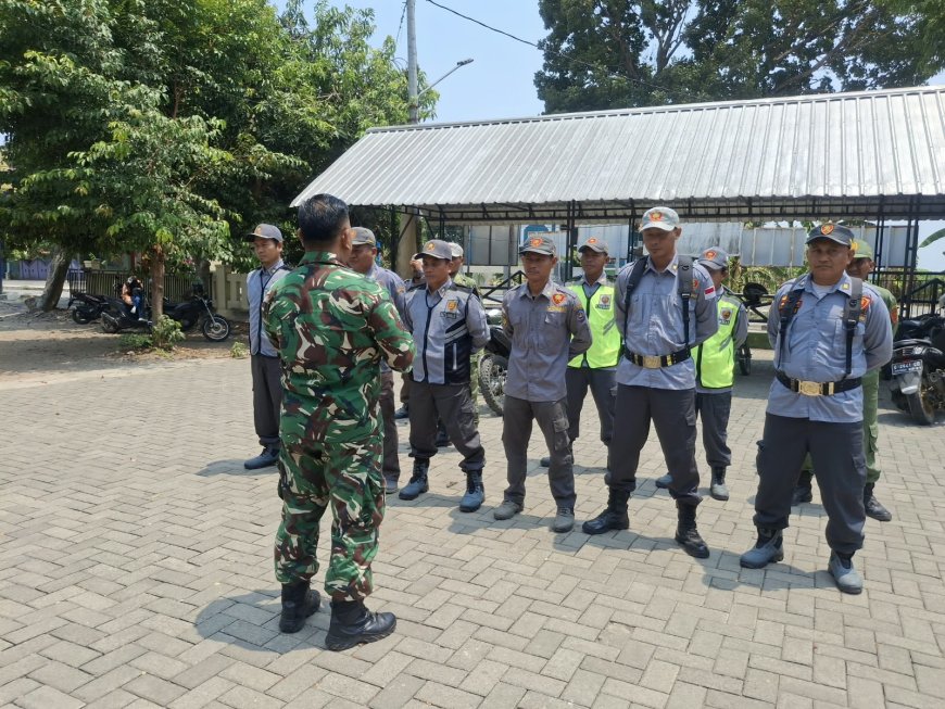 Babinsa Koramil 18/Pagerbarang Bekali Satlinmas Keterampilan dan Kesiapsiagaan