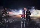 Prajurit TNI-AD dan Warga, Bersama-Sama Berjibaku Padamkan Kebakaran Lahan di Yaba Maru Merauke