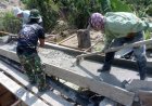 Satgas Jembatan Garuda Bersama Warga Lanjutkan Pengecoran Abutmen