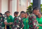 LONCENG, Prajurit Yonif TP 860/NSK Ibadah Bersama Jemaat GKI Betania Waren