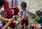 TEKAD Yonif TP 860/NSK, Ajarkan Siswa SD Inpres Waren 1 Cara Cuci Tangan yang Benar
