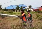 Sinergi TNI dan BPBD Merauke, Bersama-Sama Padamkan Kebakaran Lahan di Kelurahan Samkai