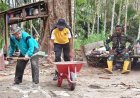 TNI dan Polri Bersinergi Rehabilitasi RTLH dalam Program TMMD ke-130 di Sentani Barat