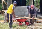 Gotong Royong TNI-Polri Warnai Perbaikan Rumah Tidak Layak Huni di Sabron Sari