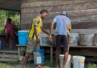 Yonif TP 809/NTM Salurkan Bantuan Air Bersih kepada Masyarakat Kampung Wapoania