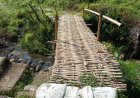 Prihatin Kondisi Jembatan Bambu Rapuh, Kodim 0712/Tegal Akan Bangun Jembatan Beton Merah Putih di Kali Penasan Sokasari Bumijawa