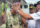Disambut Tarian Adat Waropen, Pangdam XVII/Cenderawasih Kunjungi Yonif TP 860/NSK dan Tekankan Pengabdian kepada Rakyat