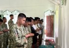 SAJADAH, Prajurit Yonif TP 860/NSK Sholat Jumat Bersama Warga Waropen