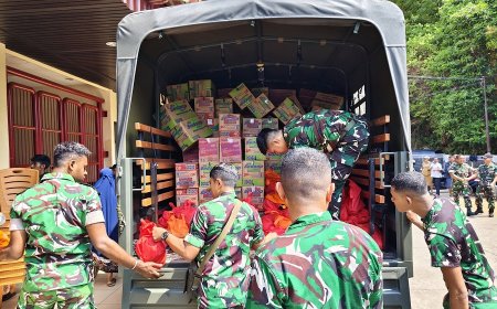 Ketua Persit KCK PD XVII/Cenderawasih Salurkan Bantuan Sembako