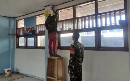 Tingkatkan Mutu Pendidikan, Babinsa Japsel Dampingi Revitalisasi Sekolah