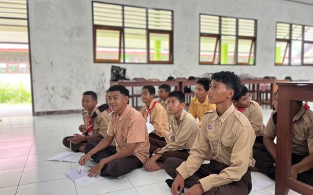 TEKAD Yonif TP 860/NSK, Prajurit Mengajar dengan Hati di SMP Islam At-Taqwa Waropen